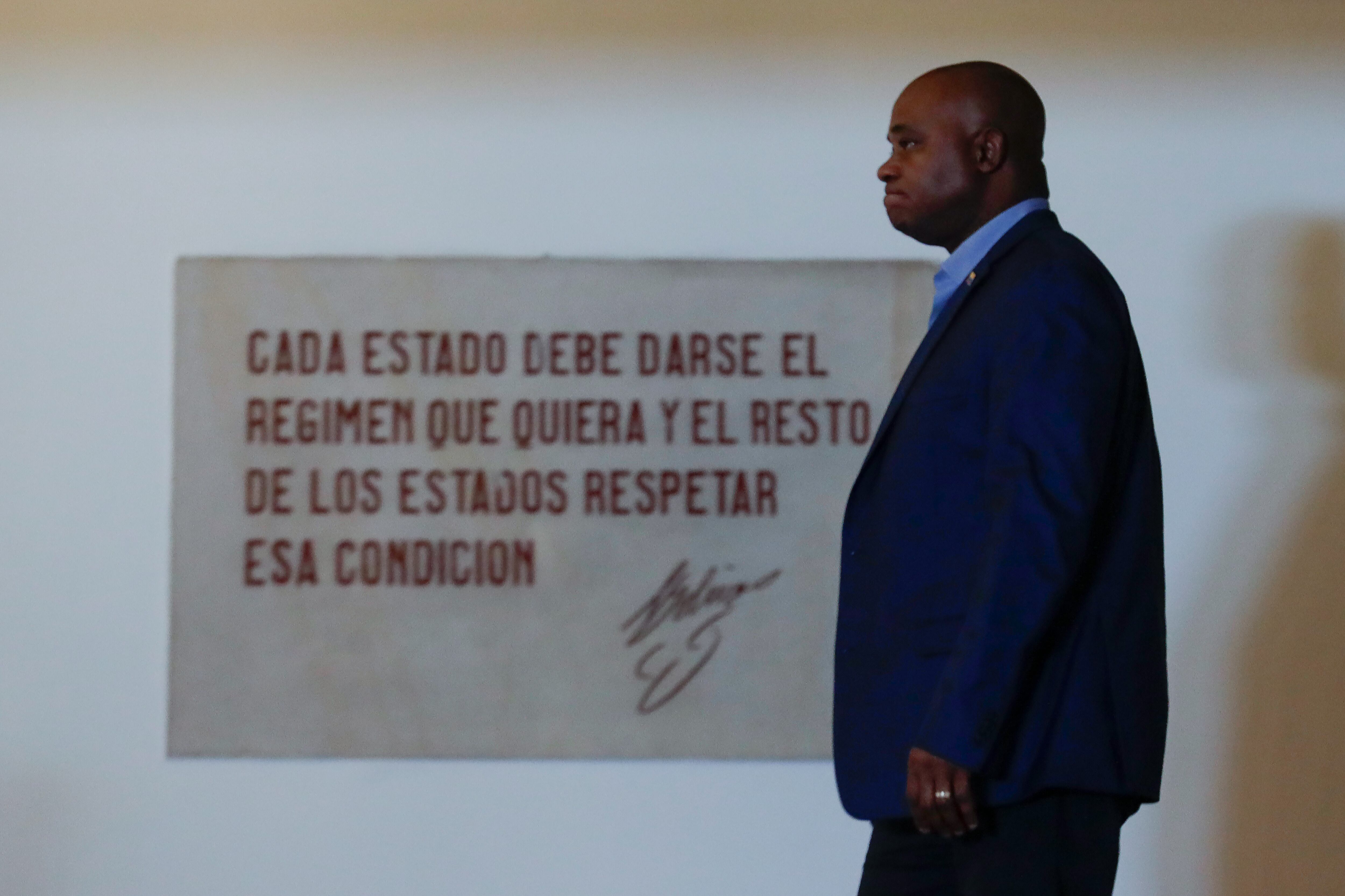 BOGOTÁ (COLOMBIA), 26/01/2025.- El Canciller de Colombia, Luis Gilberto Murillo, asiste a una rueda de prensa para anunciar que está "superado el impasse" con Estados Unidos.