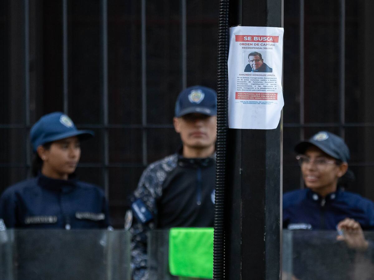 La oposición de Venezuela marcha contra la investidura de Maduro, con María Corina Machado al frente