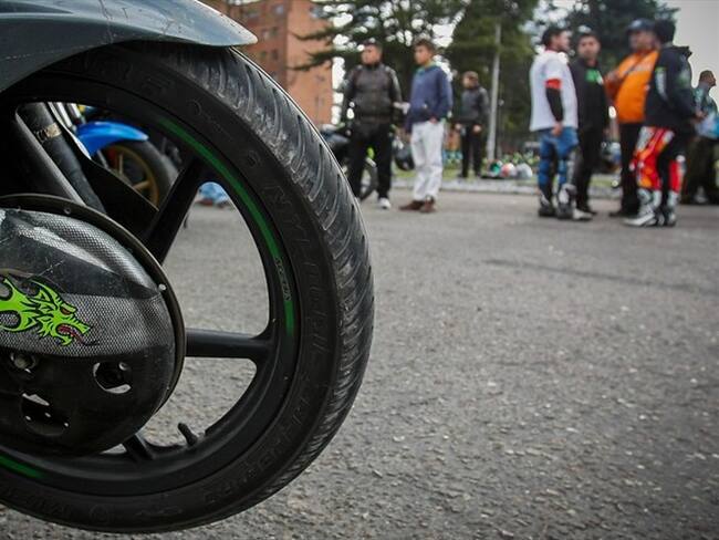 El aumento de atracos a mano armada de hombres que llegan en motocicleta prendió las alarmas de las autoridades. Foto: Colprensa