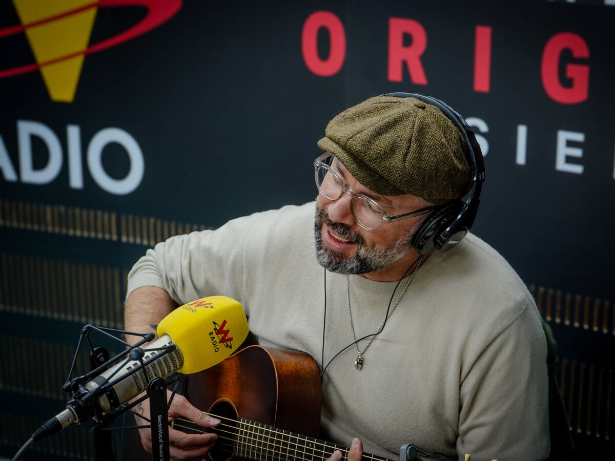 Tras 15 años, Santiago Cruz lanzó nueva versión de su canción ‘Qué más da’