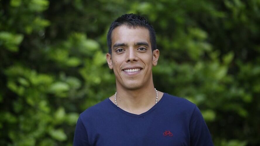 El estudiante Ian García Hernández explicó en Sigue La W la razón por la que ingresó al local del exciclista en Cali.  . Foto: Colprensa - Álvaro Tavera