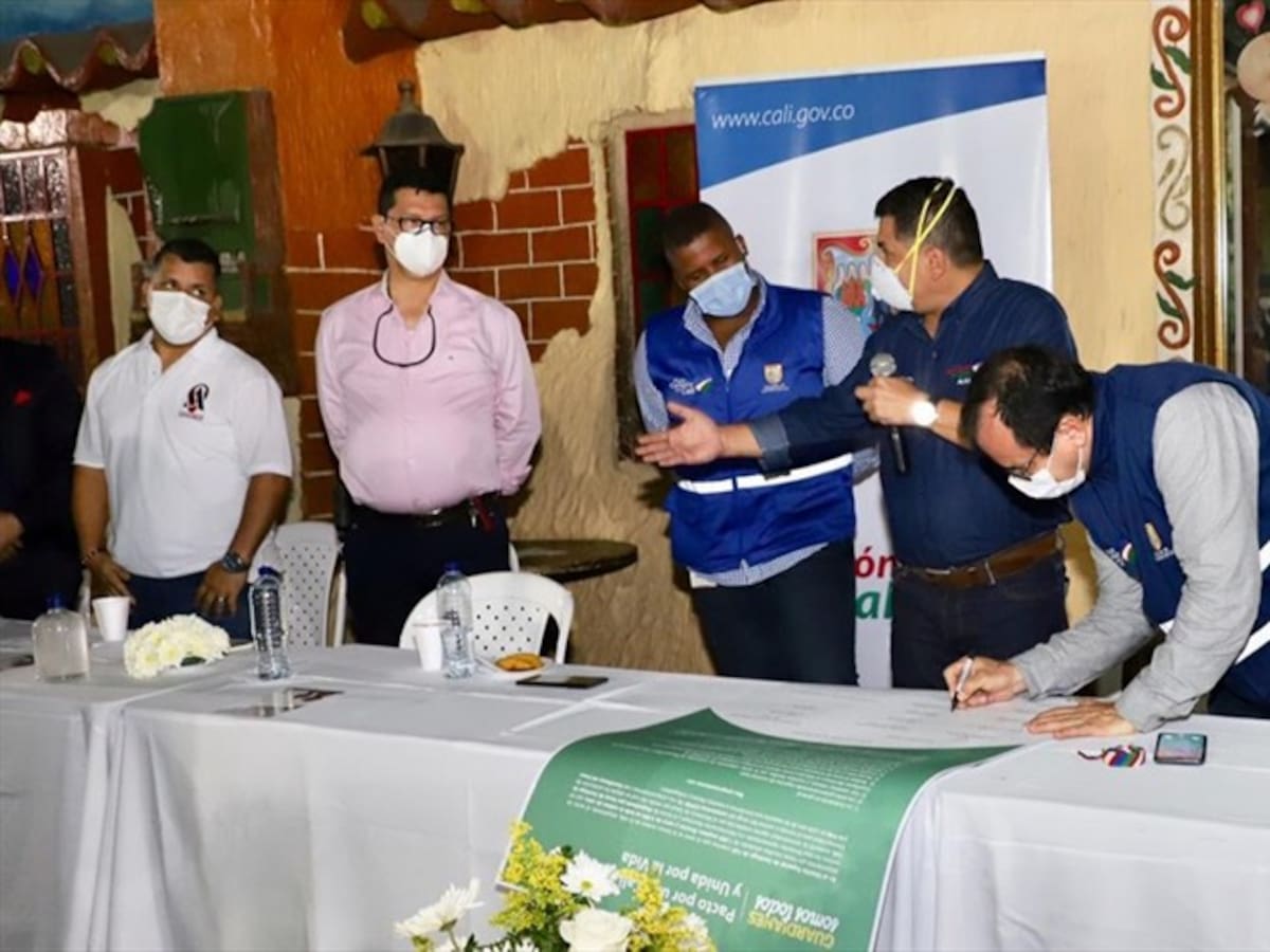 Cali abre sus moteles y firma pacto del amor