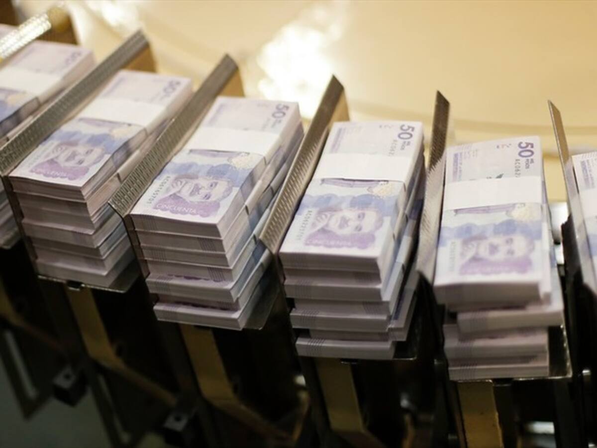 ¿Los colombianos deben pagar más impuestos?