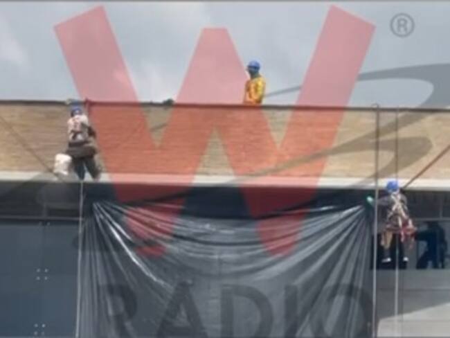 En medio de crisis por agua, en el Cantón Norte la usan para lavar fachadas. Foto: Suministrada.