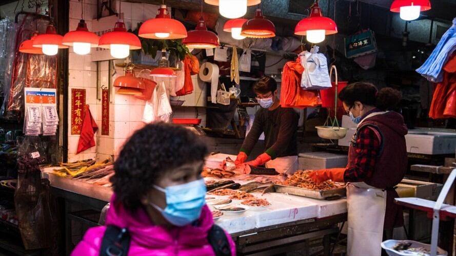 Wei Guixian, era una vendedora de camarones que trabajaba en el "mercado húmedo" de Wuhan.. Foto: Getty Images