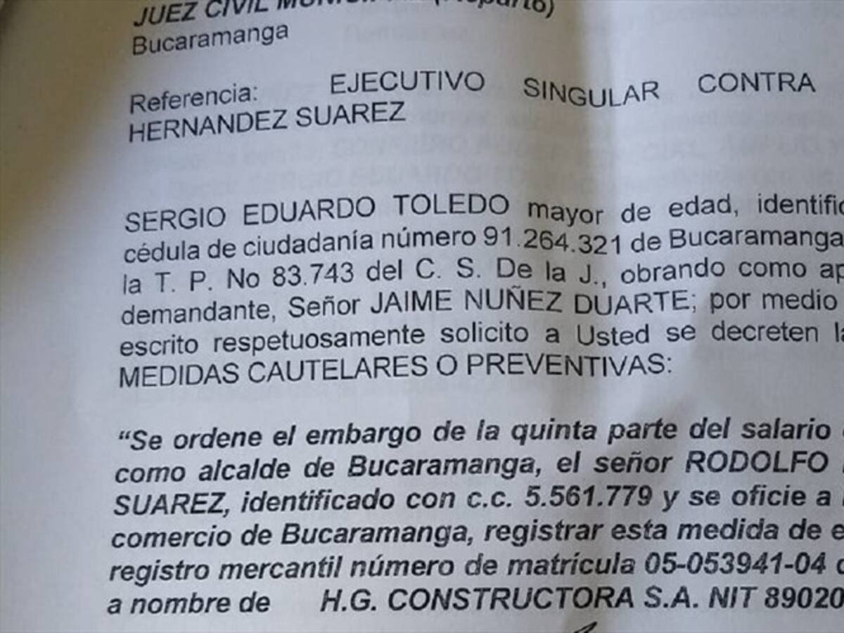 Demandan al alcalde de Bucaramanga por promesa que no cumplió con entrega de viviendas