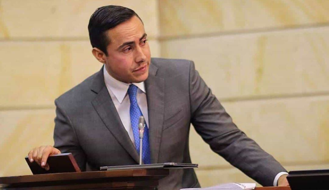 Richard Aguilar presentó su renuncia al Senado