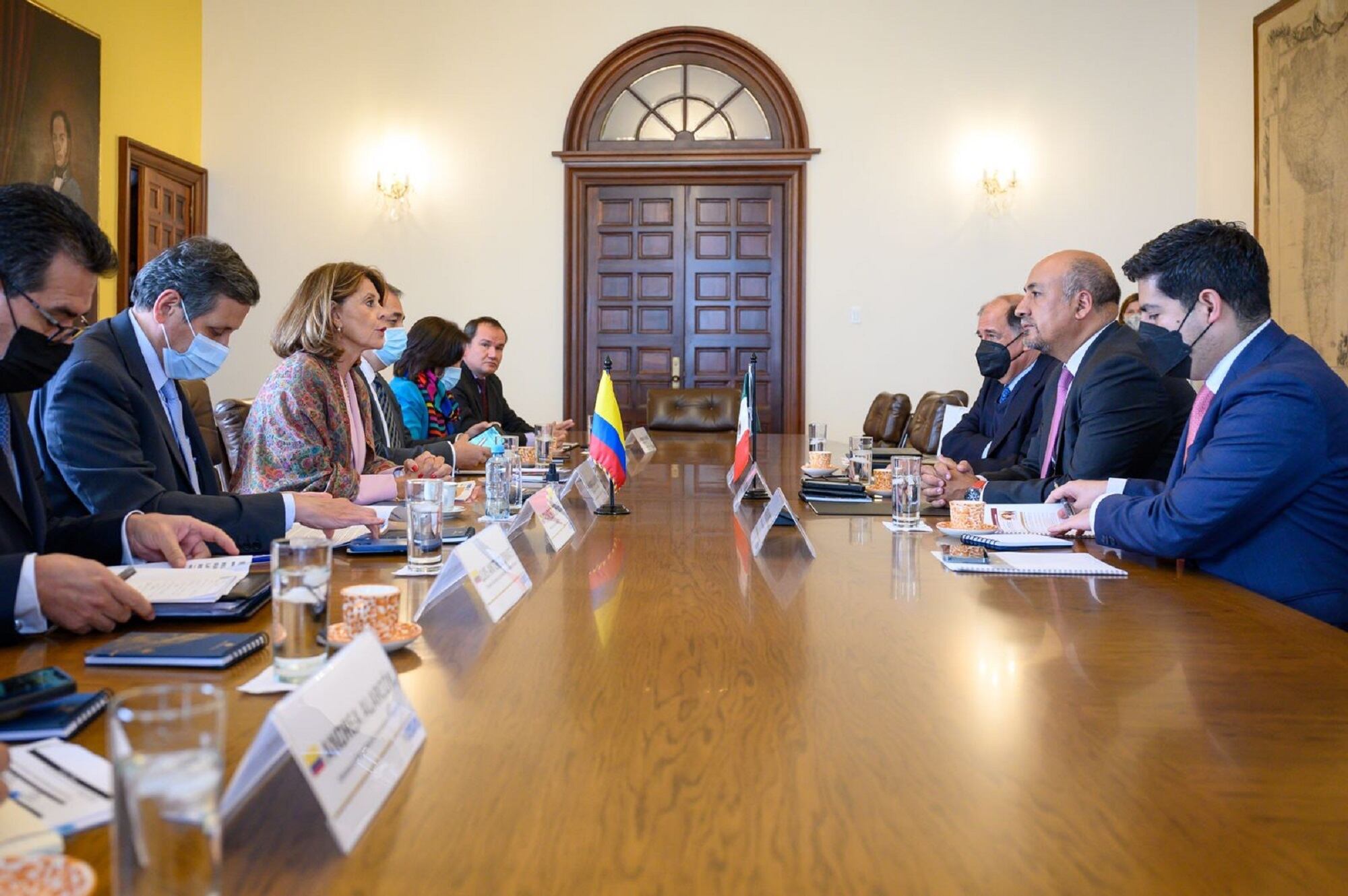 Canciller Marta Lucía Ramíez con el subsecretario de Relaciones Exteriores de México. Foto: Cancillería