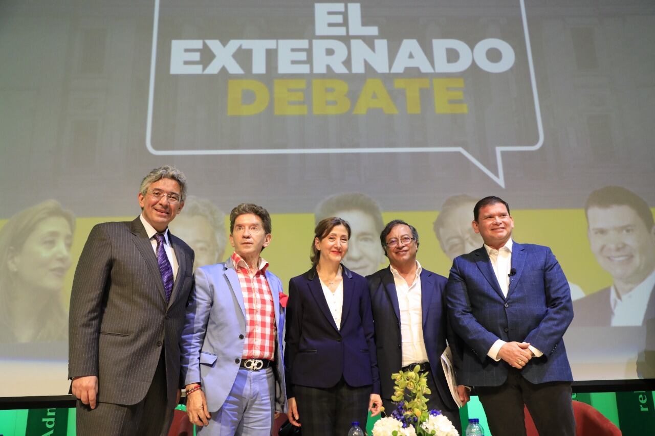 Candidatos a la Presidencia en el debate de la Universidad Externado. Foto: Universidad Externado