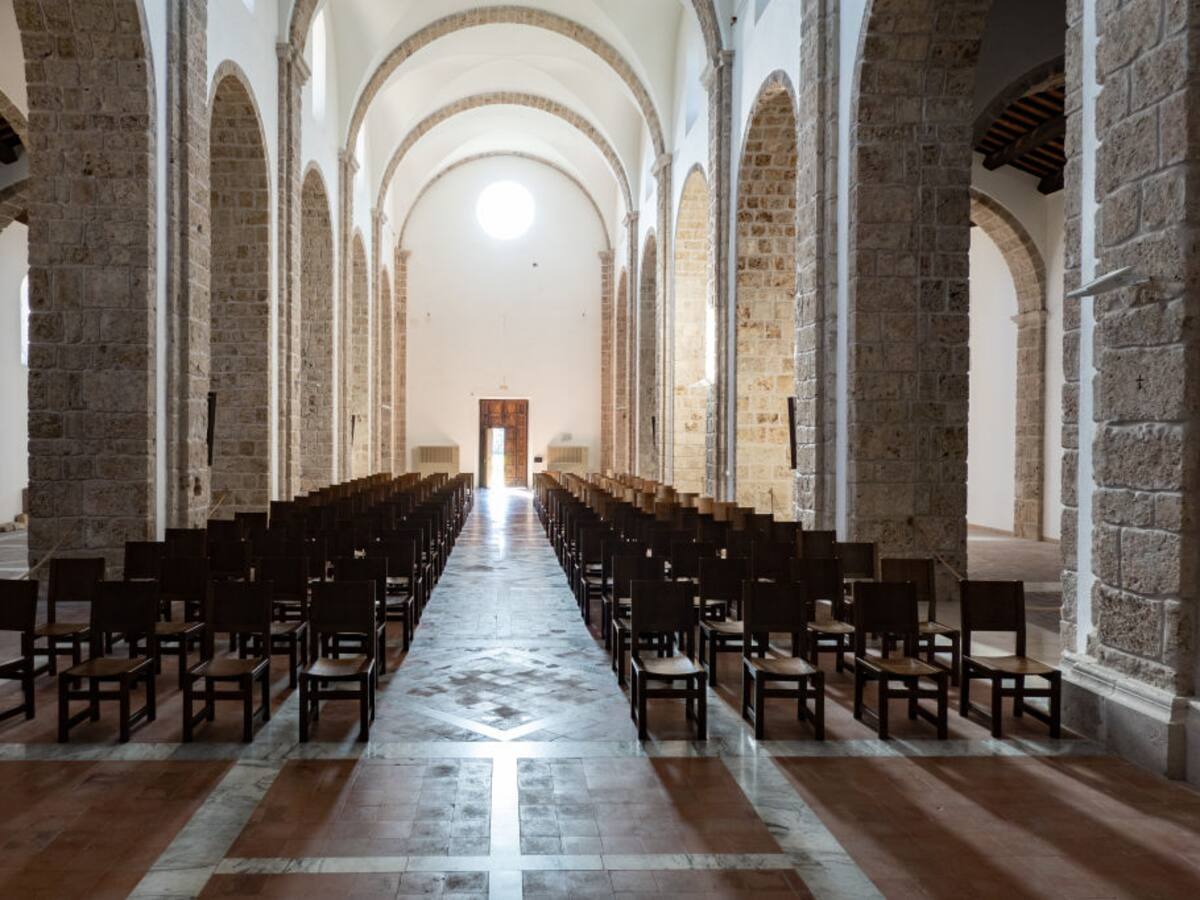 Agresión en monasterio dejó tres hombres heridos de gravedad en España