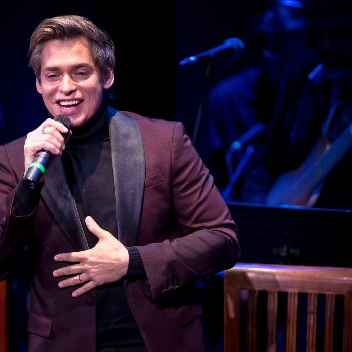 Carlos Baute estrena “Ni la mitad”, una canción inspirada en la historia de un fan