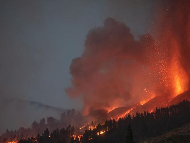 Erupción de volcán en Canarias deja 6.000 evacuados