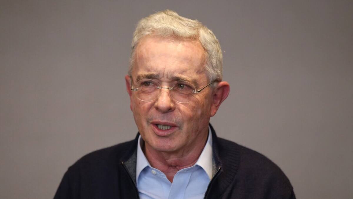 Álvaro Uribe propone un bono extra para los trabajadores afectados por la inflación