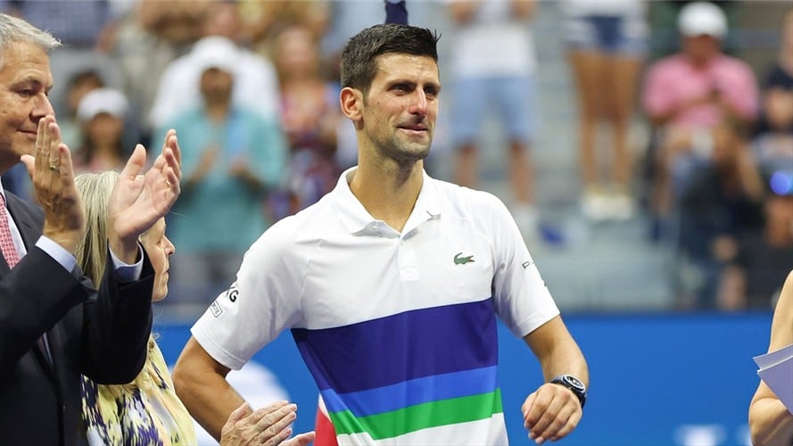 Novak Djokovic rompió en llanto luego antes de perder ante Daniil Medvédev en el US Open. Foto: Matthew Stockman/Getty Images