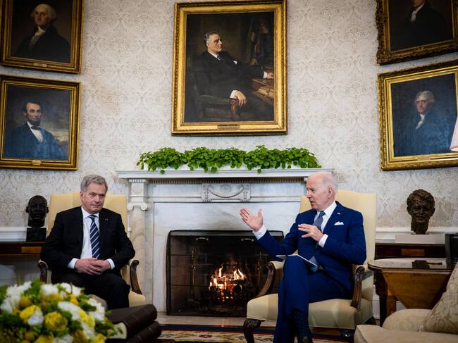 Joe Biden, presidente de Estados Unidos y el presidente finlandés Sauli Niinistö (Photo by Pete Marovich-Pool/Getty Images)