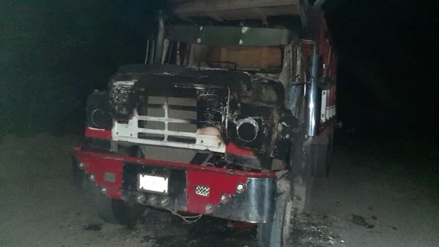 Un conductor herido y dos volquetas incineradas en retén del Epl en Norte de Santander. Foto: Cortesía