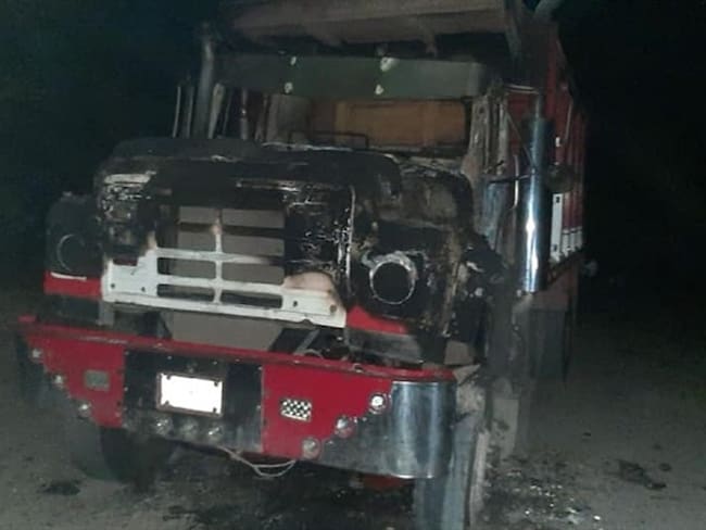 Un conductor herido y dos volquetas incineradas en retén del Epl en Norte de Santander. Foto: Cortesía