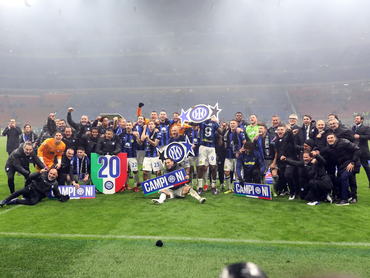 Inter se consagro como campeón de la Seria A tras derrotar 2-1 al AC Milan en el derbi