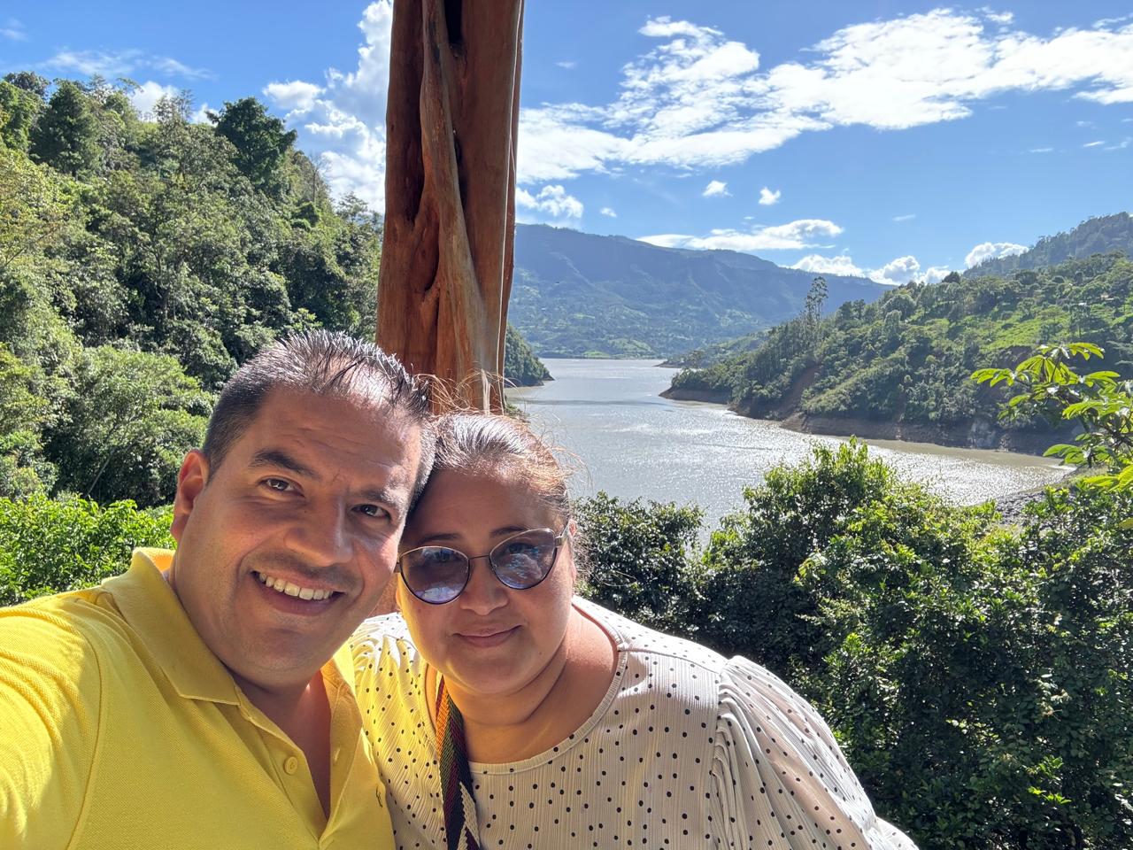 Andrea Castañeda Alfonso y su pareja. Foto:  suministrada por Andrea Castañeda Alfonso, víctima en este caso.