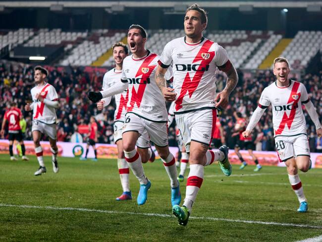 Oscar Trejo of Rayo Vallecano celebrates after scoring his team's first goal during the Copa del Rey Quarter Final match between Rayo Vallecano and RCD Mallorca at Estadio de Vallecas on February 02, 2022 in Madrid, Spain. (Photo by Diego Souto/Quality Sport Images/Getty Images)