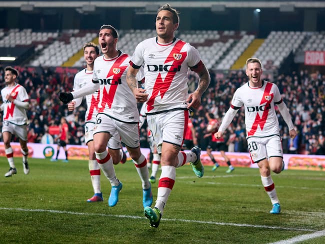 Oscar Trejo of Rayo Vallecano celebrates after scoring his team&#039;s first goal during the Copa del Rey Quarter Final match between Rayo Vallecano and RCD Mallorca at Estadio de Vallecas on February 02, 2022 in Madrid, Spain. (Photo by Diego Souto/Quality Sport Images/Getty Images)