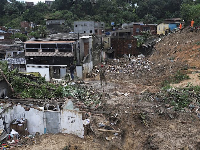 Imagen de referencia de los estragos que dejaron las fuertes lluvias en el estado de Pernambuco, Brasil (Photo by Sergio MARANHAO / AFP) (Photo by SERGIO MARANHAO/AFP via Getty Images)