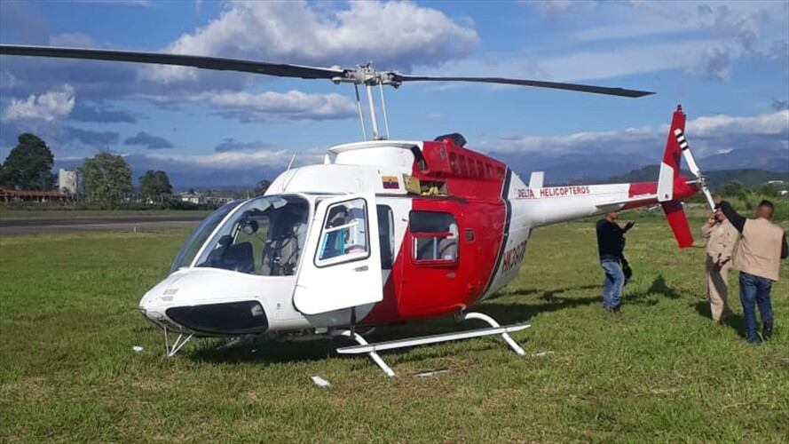 Un helicóptero de una empresa privada sufrió un incidente cuando aterrizaba en el Aeropuerto Guillermo León Valencia de la ciudad de Popayán. Foto: Cortesía Alex Casas