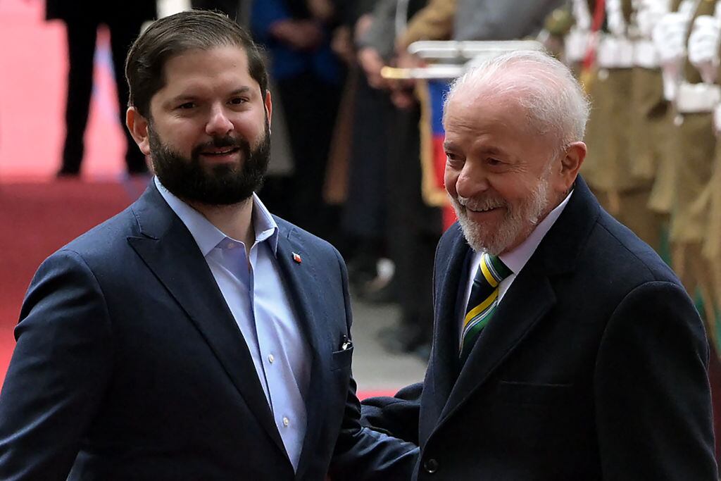 Gabriel Boric y Luiz Inacio Lula Da Silva. (Photo by RODRIGO ARANGUA/AFP via Getty Images)