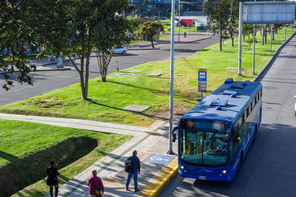 Imagen de referencia de un bus del SITP en Bogotá. (Photo by Sebastian Barros/NurPhoto via Getty Images)