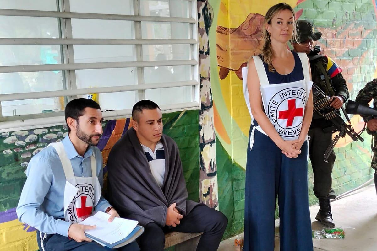 Juan David Estrada ya se reunió con su familia. Crédito: Cortesía Primera Edición.