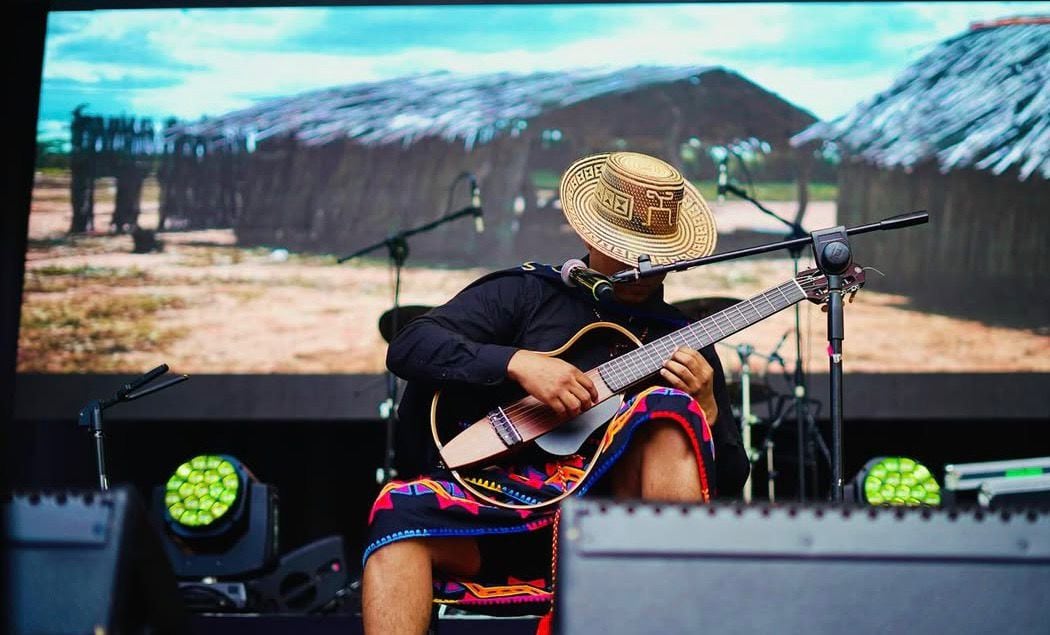 Henry Pimienta Pushaina, guitarrista wayú. Foto: Instagram @henrypimientapushaina