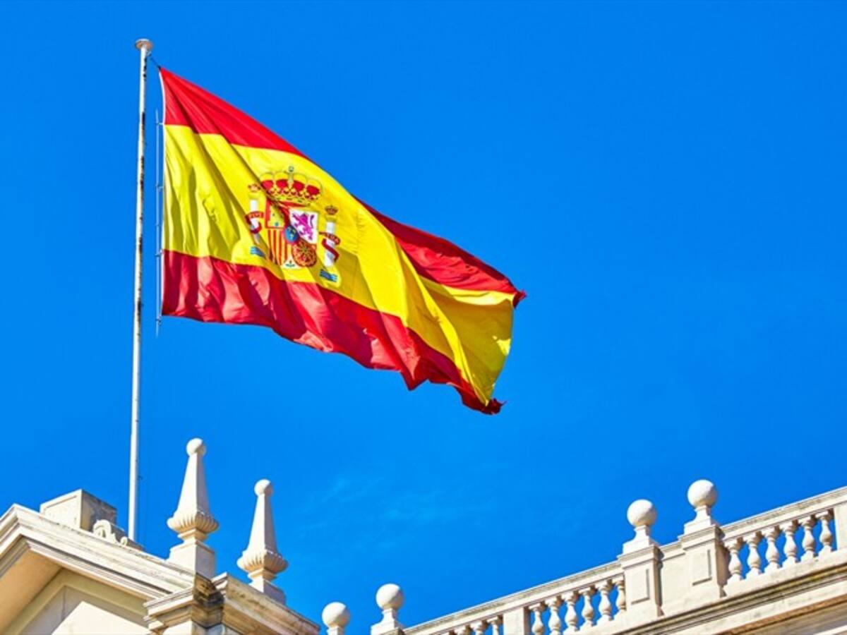 Importante universidad de España abre convocatoria de becas para colombianos