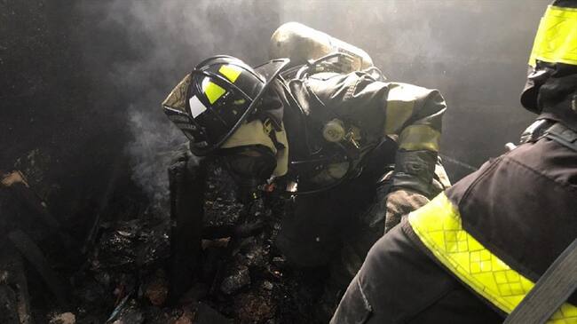 Una de las víctimas murió en medio de las llamas producidas por un corto circuito. Foto: Cortesía Cuerpo de Bomberos de Santa Marta