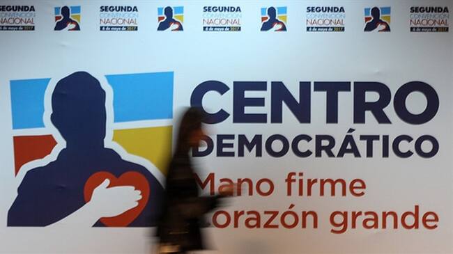 Uribismo le pide oficialmente a Duque buscar alternativas al IVA a la canasta familiar. Foto: Colprensa