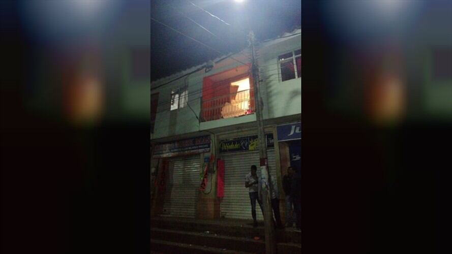 Dos hombres que se movilizaban en una motocicleta lanzaron el artefacto explosivo hacia la vivienda. Foto: Yamir Mosquera (cortesía)
