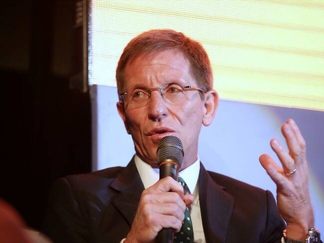 Emilio Archila anunció que, por instrucción del presidente Iván Duque, se retiró la solicitud de nulidad de la decisión que revivió las curules para las víctimas. Foto: Colprensa / ÁLVARO TAVERA