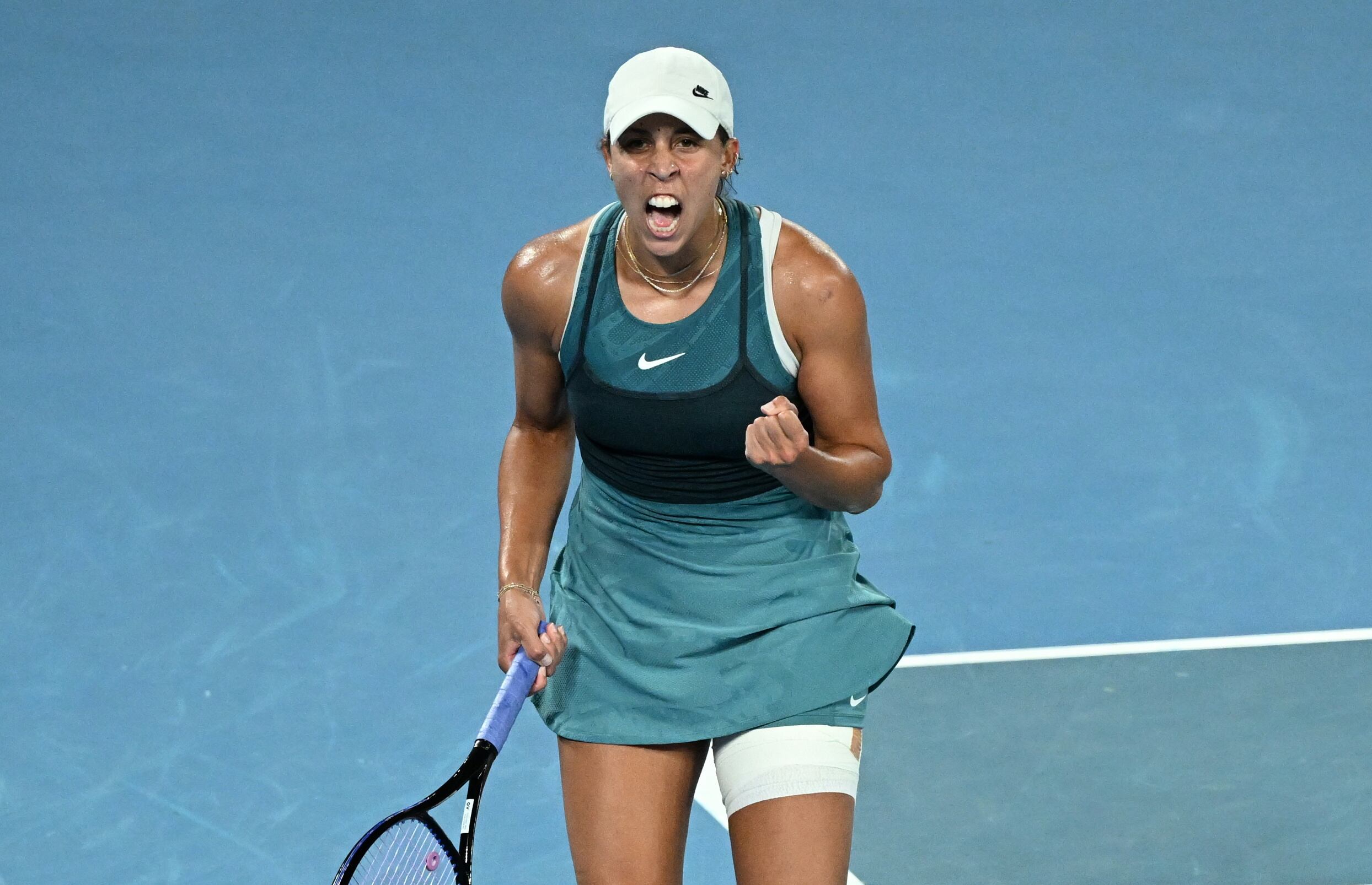 Melbourne (Australia), 25/01/2025.- Madison Keys of USA celebrates during the Women's Singles final match against Aryna Sabalenka of Belarus at the Australian Open Grand Slam tennis tournament in Melbourne, Australia, 25 January 2025. (Tenis, Bielorrusia) EFE/EPA/JAMES ROSS AUSTRALIA AND NEW ZEALAND OUT