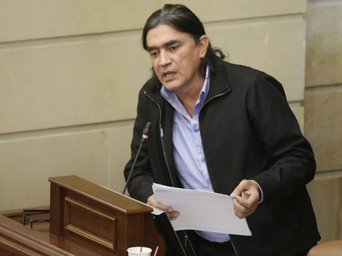 Corte abre investigación preliminar al senador Gustavo Bolívar