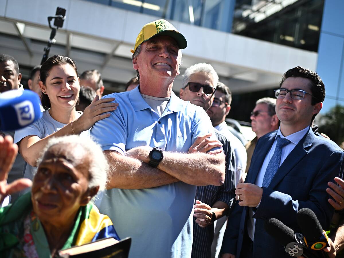 Bolsonaro fue dado de alta del hospital tras tres semanas ingresado por una cirugía intestinal