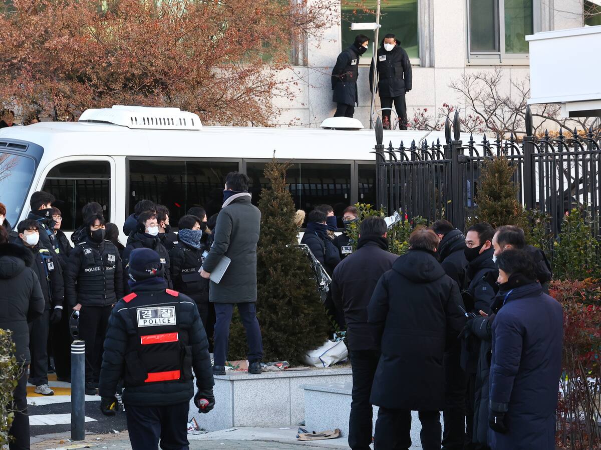 Las autoridades surcoreanas logran entrar en la residencia de Yoon para arrestarlo