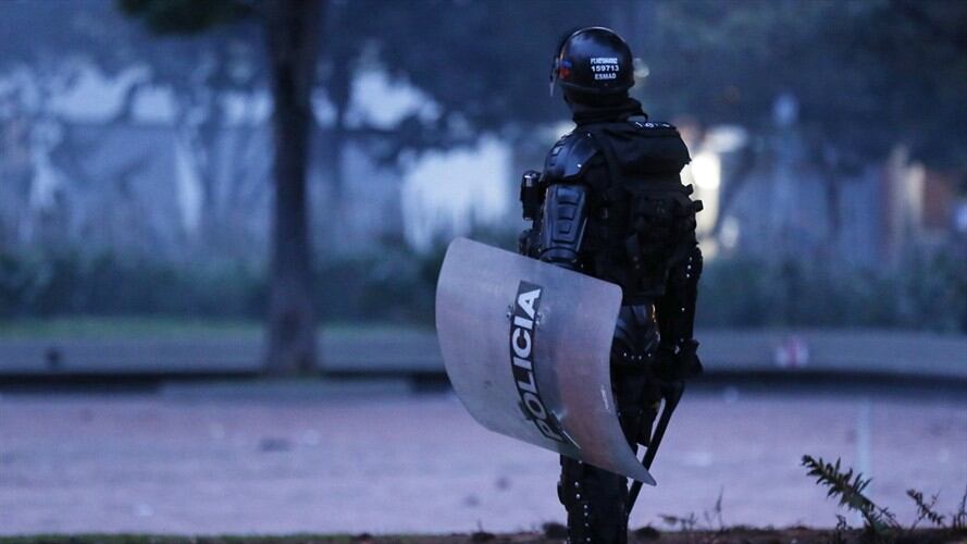 Agente del Escuadrón Móvil Antidisturbios. Foto: Colprensa - Camila Díaz