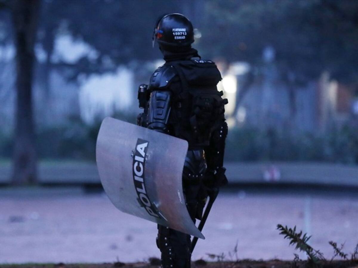 Emotiva reconciliación entre comunidad y agentes del Esmad en Buga