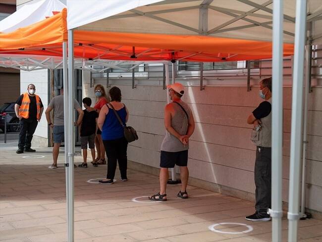 Se espera que el resto de los gobiernos regionales de España empiecen a implementar las nuevas medidas en los próximos días.. Foto: Josep LAGO / AFP