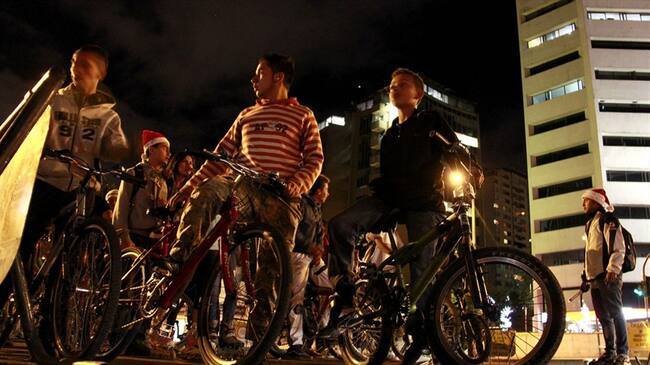 Ciclovía Nocturna en Bogotá. Foto: Colprensa
