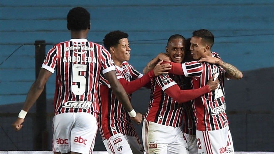 Sao Paulo ganó 3-1 en el Cilindro de Avellaneda y avanzó a la siguiente fase del torneo internacional. Foto: Getty Images