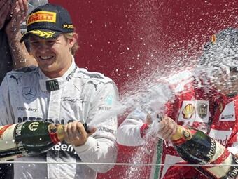 Rosberg celebra su triunfo en el GP de Gran Bretaña. Foto: EFE