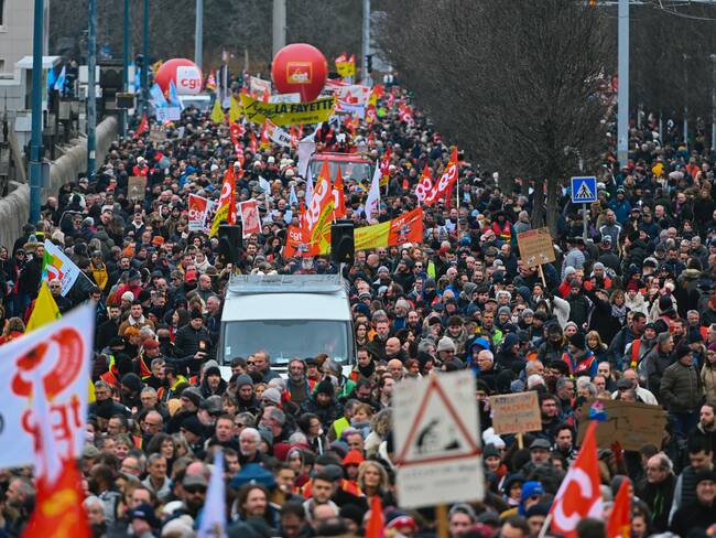 Sindicalista francés: “94% de la población dice: no queremos trabajar dos años más”