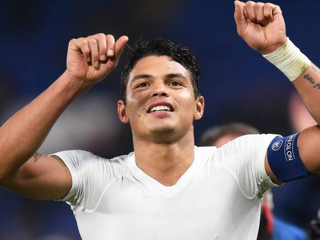 Según Transfermarkt, Thiago Silva del Paris Saint Germain en enero de 2015 tenía un valor de 40 millones de euros, en marzo de 2016 es de 20 millones de euros.