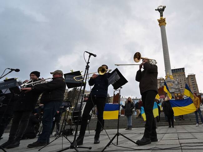 Músicos en Kiev, Ucrania. (Photo by Sergei SUPINSKY / AFP) (Photo by SERGEI SUPINSKY/AFP via Getty Images)