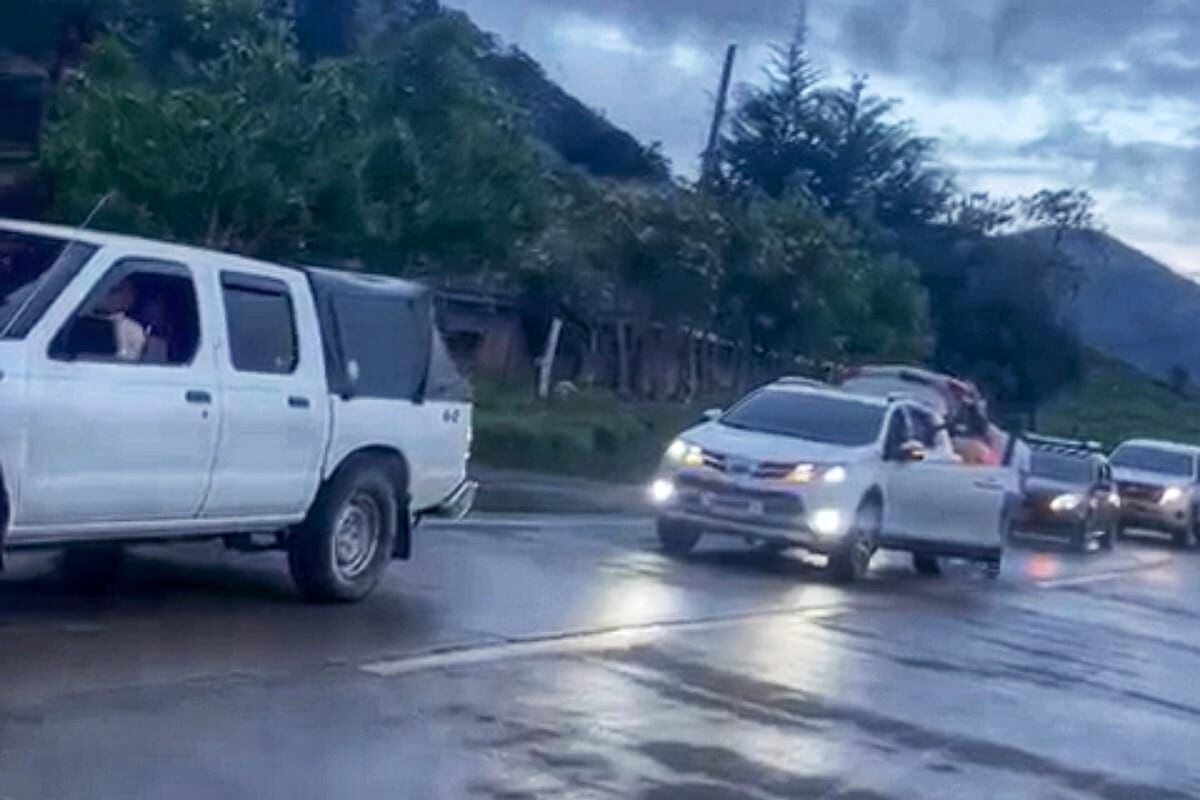 El retén ilegal se registró en la carretera Transversal del Libertador, jurisdicción del municipio de Totoró. Crédito: Red de Apoyo Cauca.